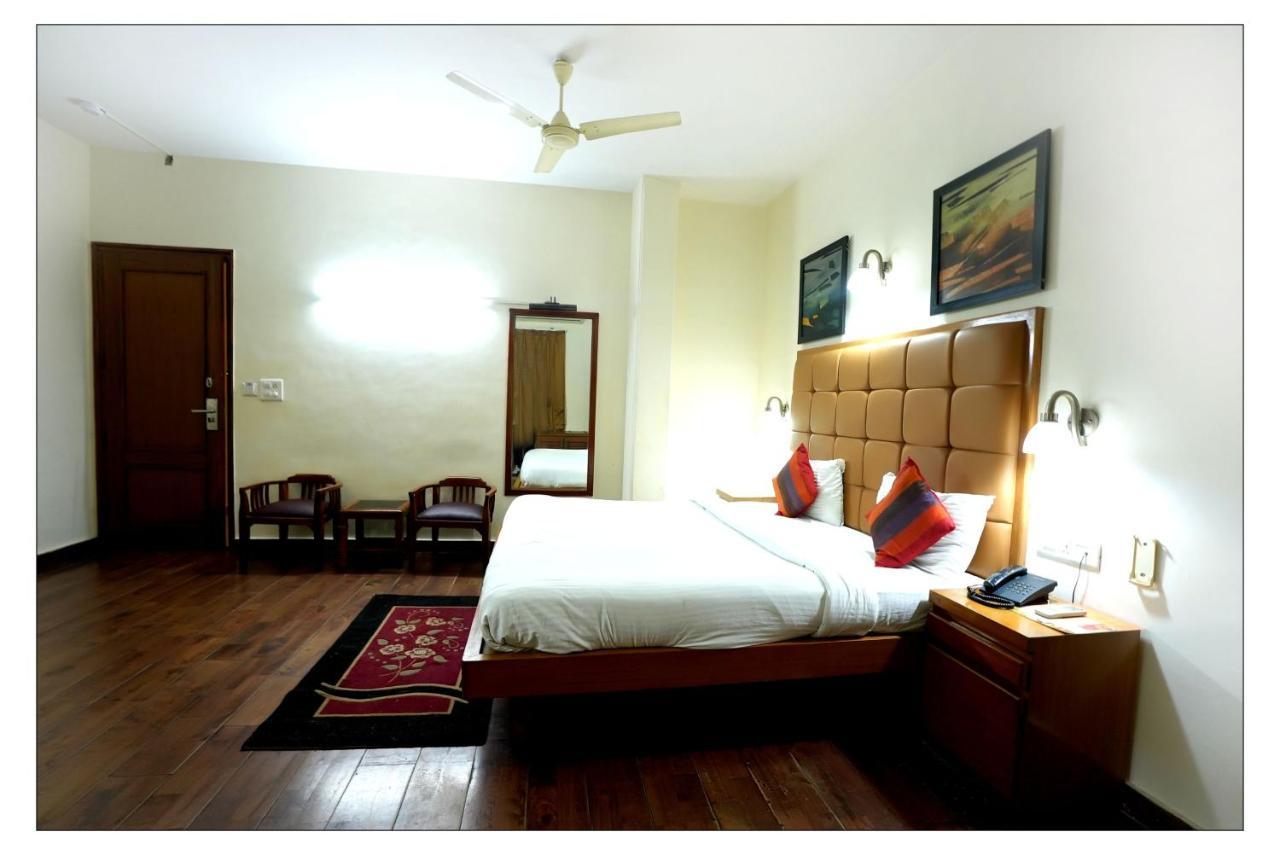 Hotel Oscar - Hauz Khas New Delhi Eksteriør billede