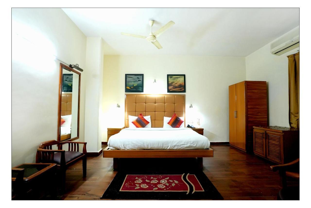 Hotel Oscar - Hauz Khas New Delhi Eksteriør billede
