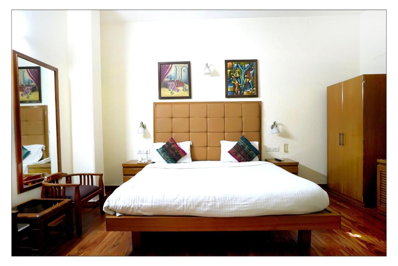 Hotel Oscar - Hauz Khas New Delhi Eksteriør billede