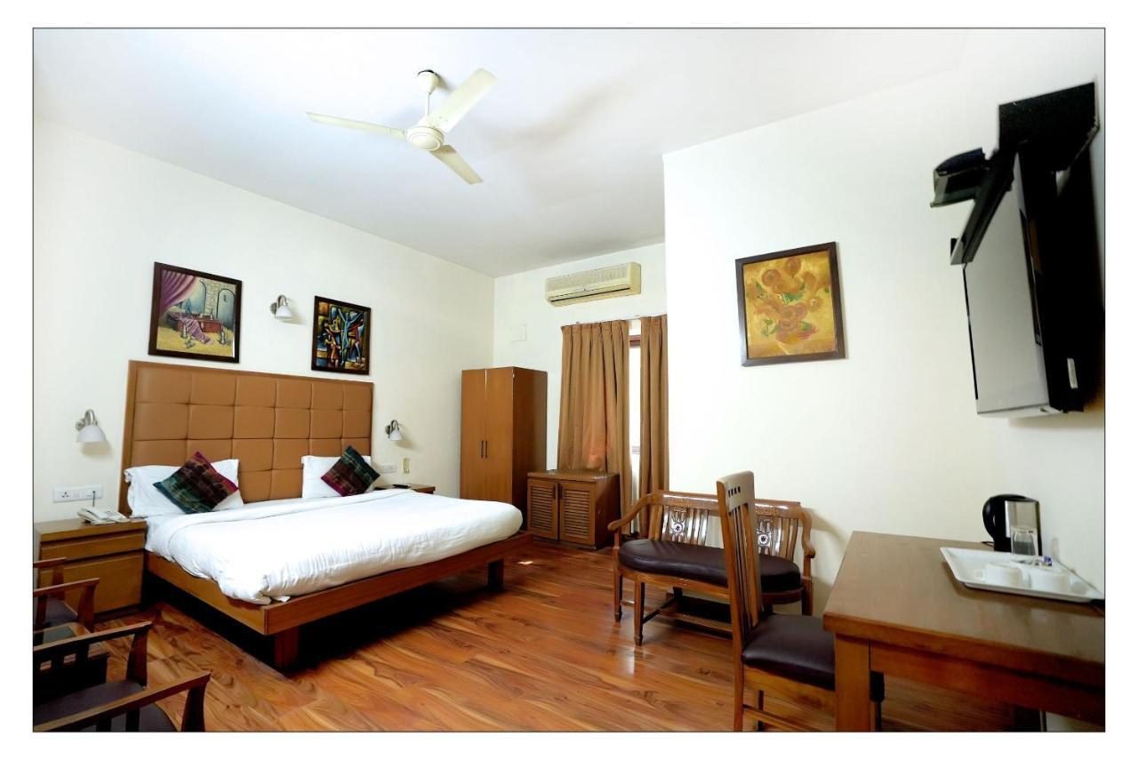 Hotel Oscar - Hauz Khas New Delhi Eksteriør billede